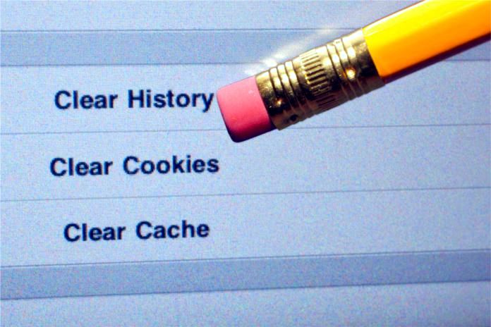 Difusion365's tweet card. Absolutamente todo lo que haces cuando navegas en la web queda almacenado en tu historial de navegación. ¿Cómo