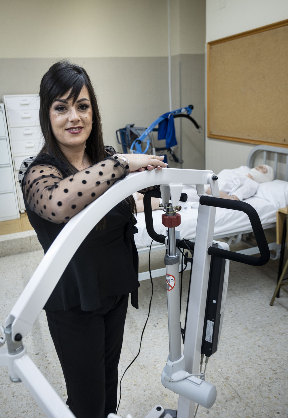 ColegioCirculo's tweet card. Verónica Alonso se acaba de convertir en una de las estudiantes de FP con mejor expediente de Castilla y León. Tiene 46 años, dos hijos y estrena profesión como auxiliar de enfermería