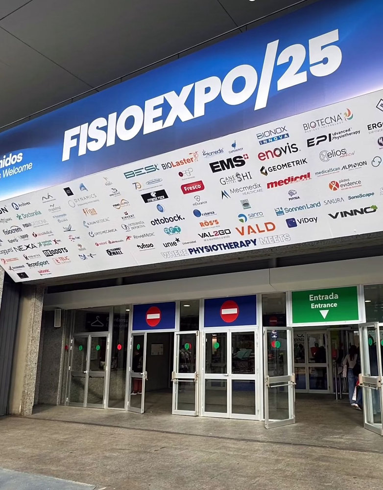 GogoaRobots's tweet card. Del 24 al 26 de octubre de 2025, FisioExpo convirtió IFEMA Madrid en el epicentro de la fisioterapia: más de 10.000 m² de exposición, más de 170 expositores, más de 150 talleres y ponencias y miles...