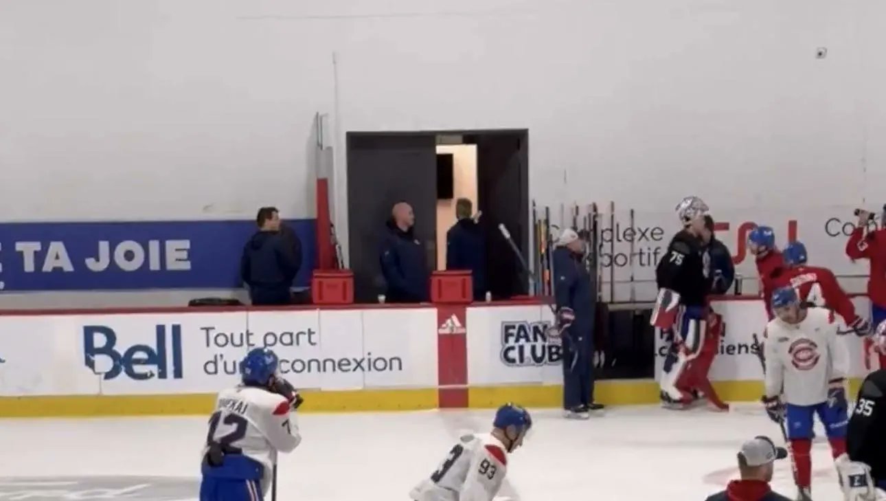 HABSETLNH's tweet card. Nous avons vécu une autre scène assez inhabituelle, dans les dernières minutes, en direct de l'entraînement du Canadien de Montréal à Brossard.