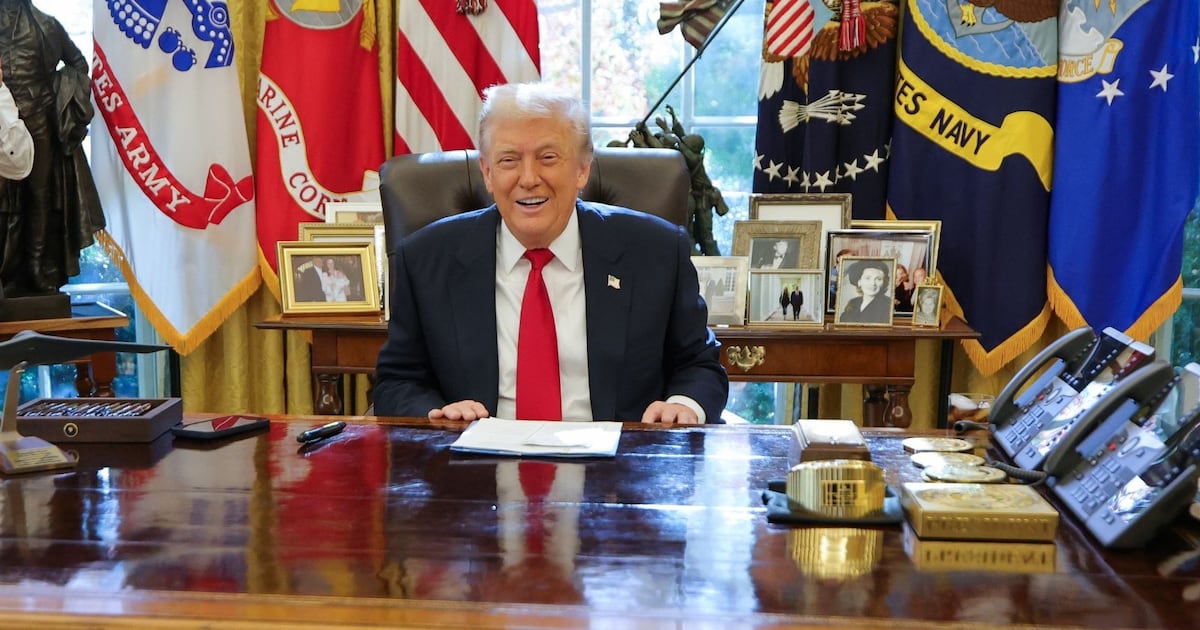 thedailybeast's tweet card. The president cut Switzerland’s tariffs after Rolex’s CEO gave him a priceless gold clock.