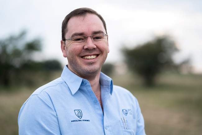 landbou's tweet card. Vals berigte en ongegronde gerugte oor die jongste uitbreking van bek-en-klouseer in Karan Beef se Heidelberg-voerkraal berokken die rooivleisbedryf bykomende skade en verhoog die paniek.