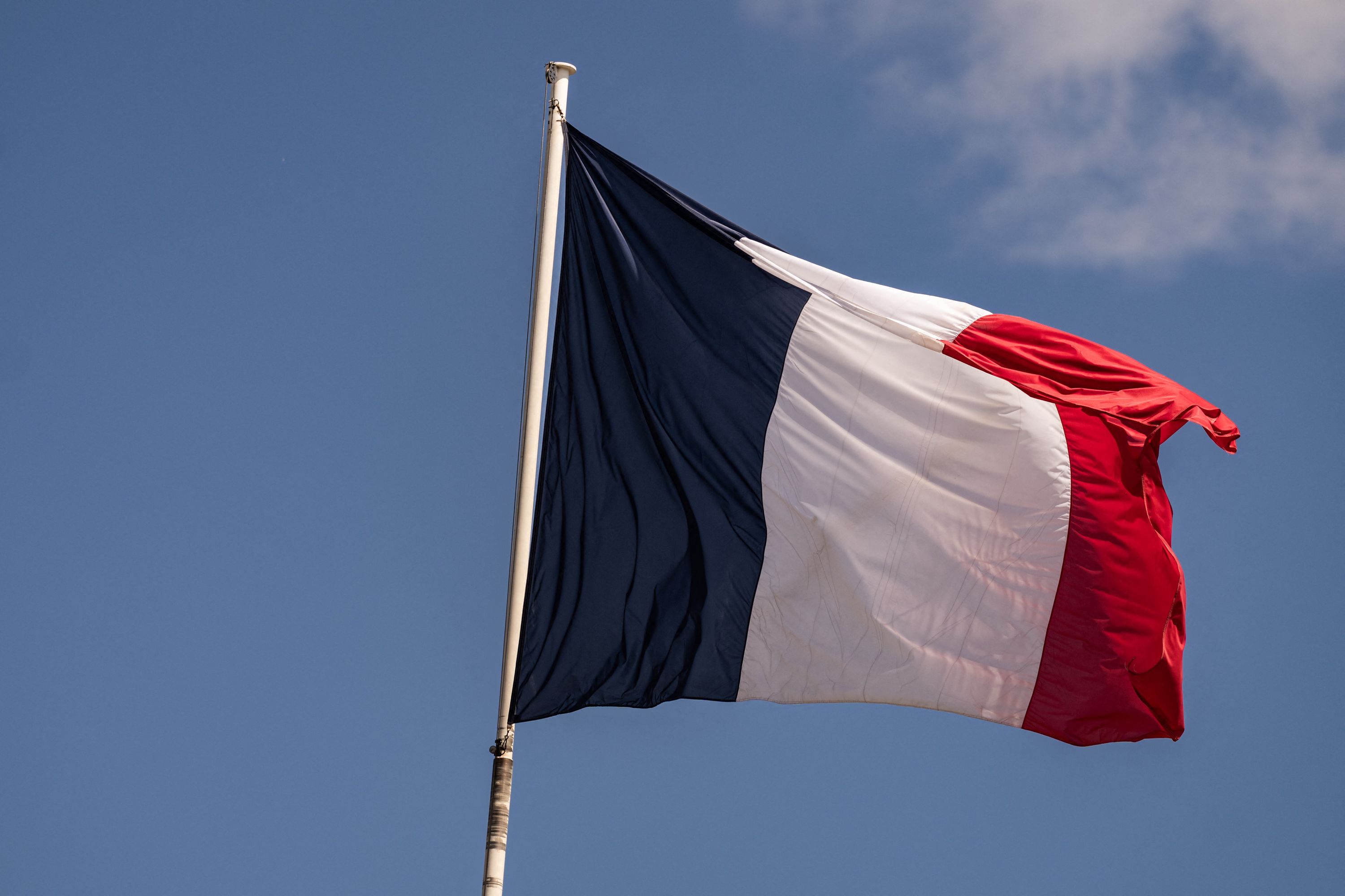 YvesPDB's tweet card. TRIBUNE. Arnaud Dassier, délégué général de l’Union des droites pour la République (UDR), alerte sur l’érosion progressive de la liberté d’expression en France, selon lui sacrifiée au nom de la lutte...