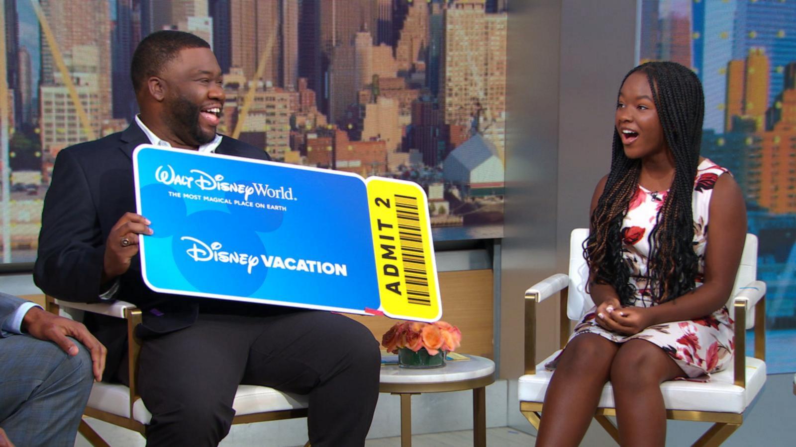 SCRobles17's tweet card. "GMA" shares the story of Travis Kerns, an EMT nicknamed "Strahan," who is tasked with helping transplant recipients, but later needed one of his own.