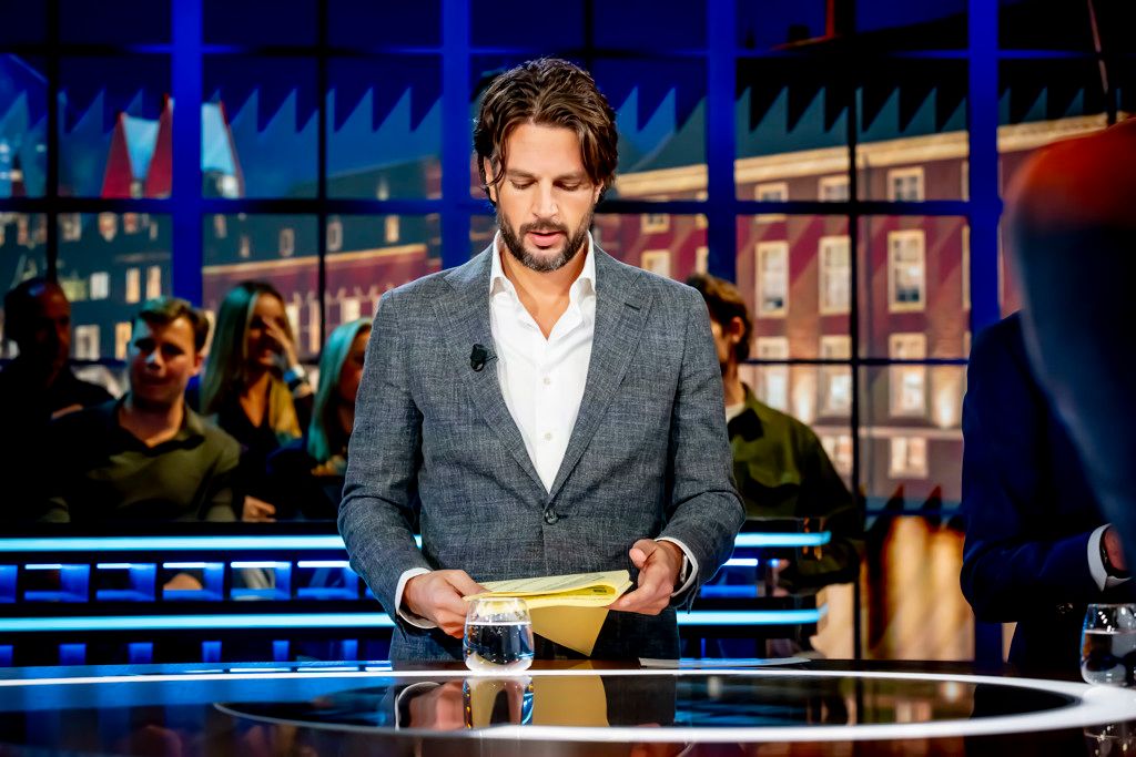 geenstijl's tweet card. 5d chess