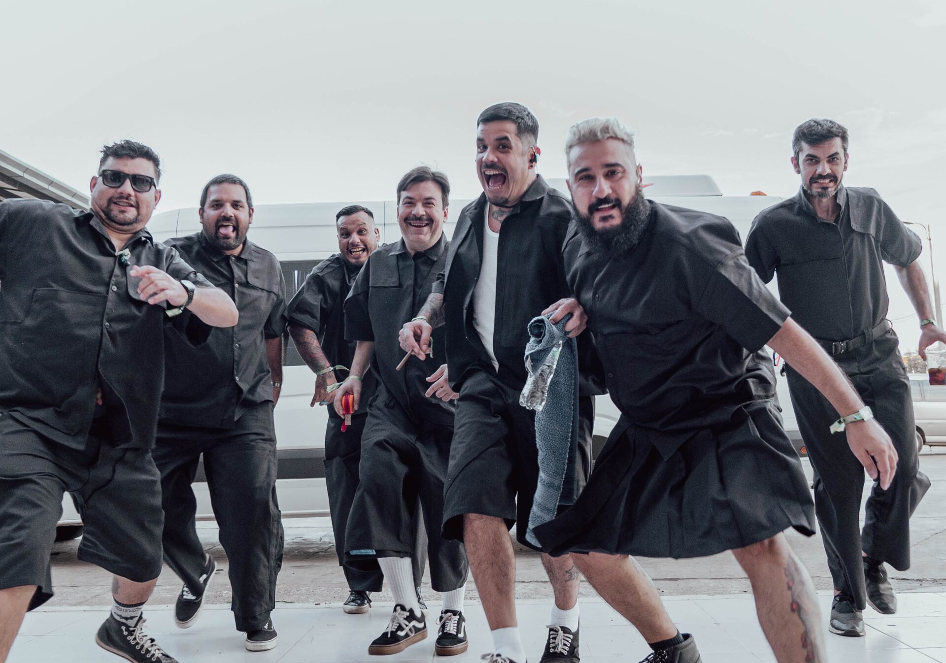 epacompy's tweet card. El nuevo single que marca el regreso de la banda con sonido fresco y estética animada propia. Paraguay, noviembre 2025. “Kita Pena”, banda nacional formada en el 2011, presenta Mundial…