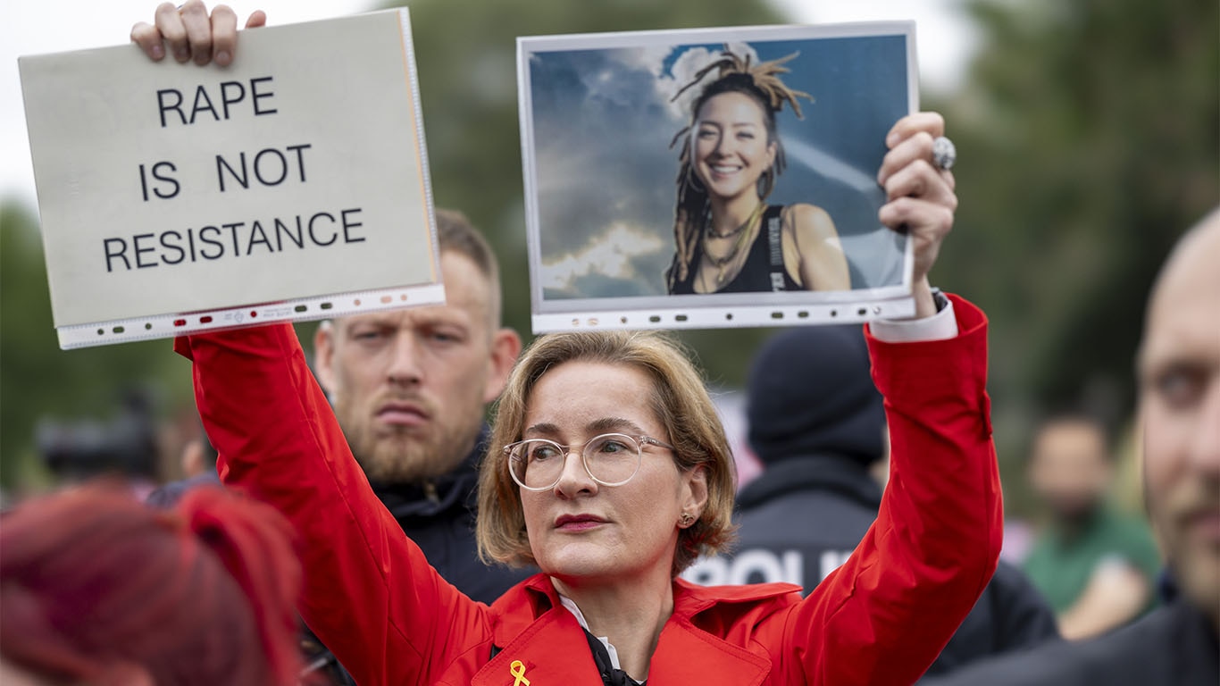 PreislerKa's tweet card. Sie gilt als „mutigste Politikerin Berlins“: Seit zwei Jahren stellt sich Karoline Preisler (54, FDP) mitten in Demonstrationen von Israel-Hassern.