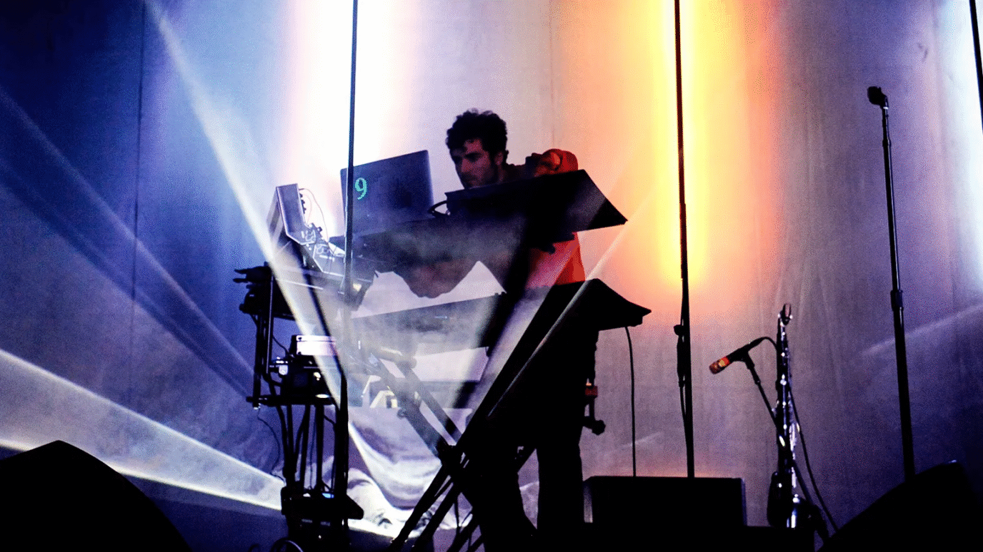 HelloDF's tweet card. El productor chileno se presentará en CDMX los días 24 y 25 de julio en el Foro Universal del Polyforum Siqueiros