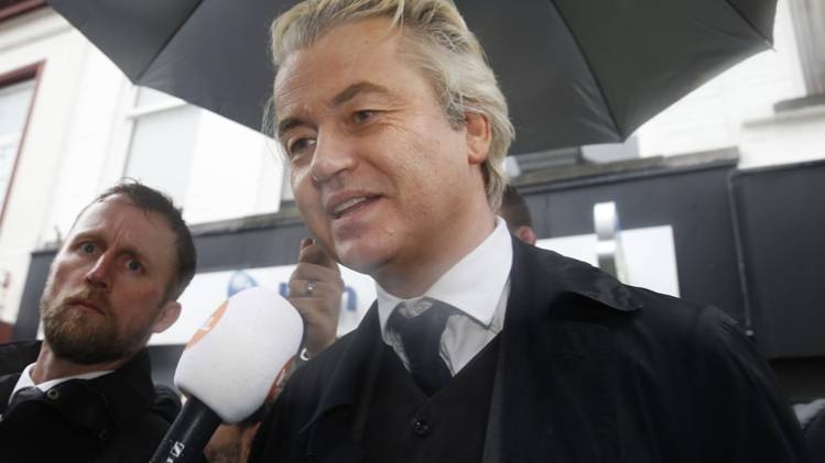 geertwilderspvv's tweet card. नीदरलैंड्स के सांसद गीर्त विल्डर्स ने अपने ऑफिशियल ट्विटर हैंडल से ट्वीट में लिखा, भारत लोकतंत्र से भरा है और पाकिस्तान 100 प्रतिशत आतंकी देश है. इसलिए चुनना आसान है. घर में स्वागत है कश्मीर.