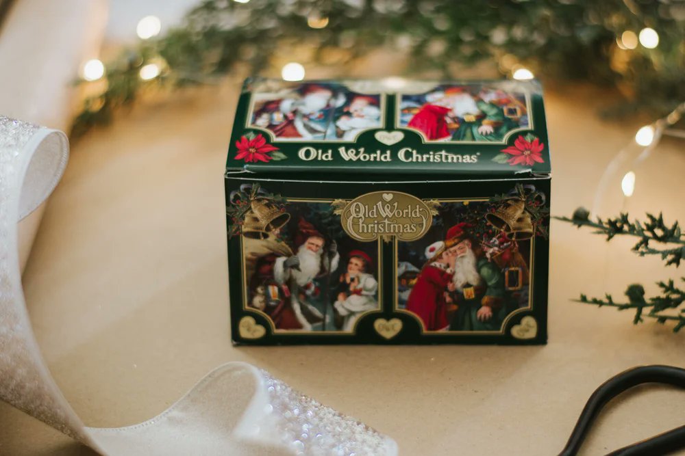 PSTheBlog's tweet card. The 2020 holiday season is shaping up to look different from years past. I can tell just by the way the past few months have gone that we won’t be jumping to host any large gathering outside of our cl