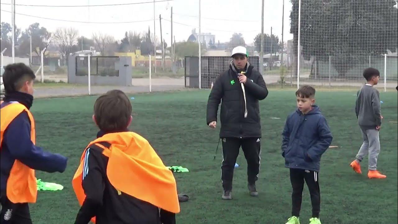 FUTBOLFORMATIV0's tweet card. Los "locos", "medios" o "rondos" como entrada en calor en la inicia...