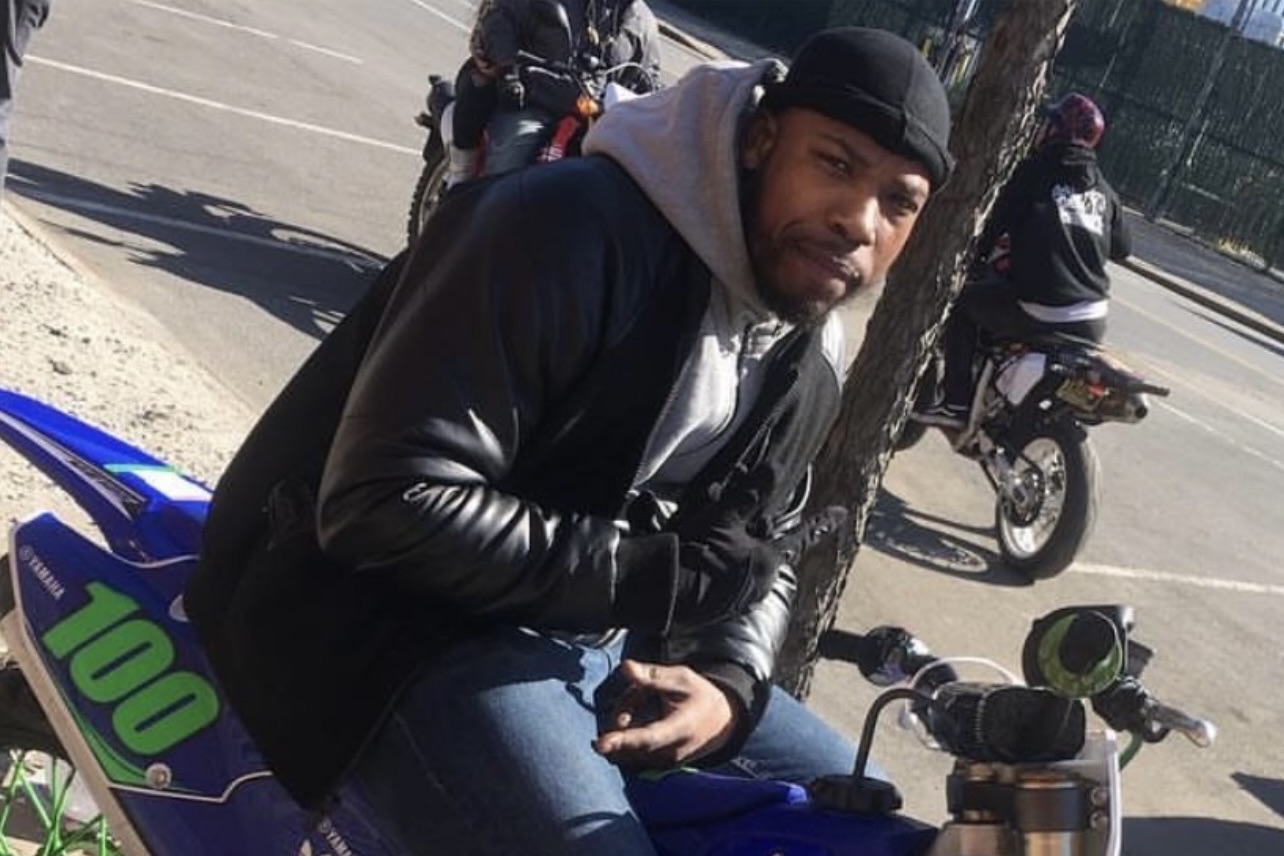 Fernelicious's tweet card. Samuel Williams died a day after he collided with an unmarked police vehicle that swerved in front of him from the opposite direction.