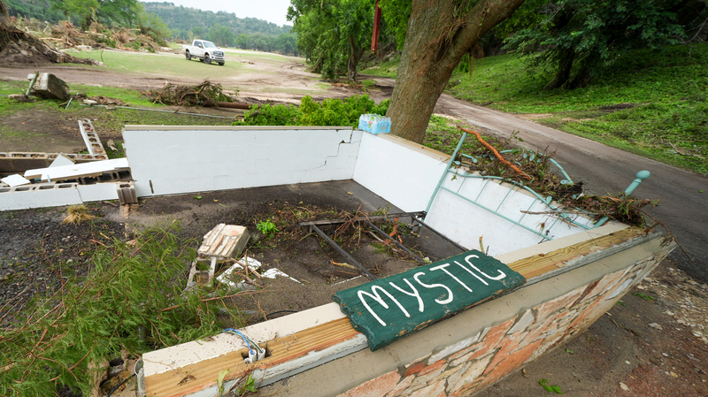 newspaperamigo's tweet card. Deadly Texas floods spark debate over U.S. infrastructure and federal budget cuts. Are climate disasters outpacing preparedness? 🌧️⚡