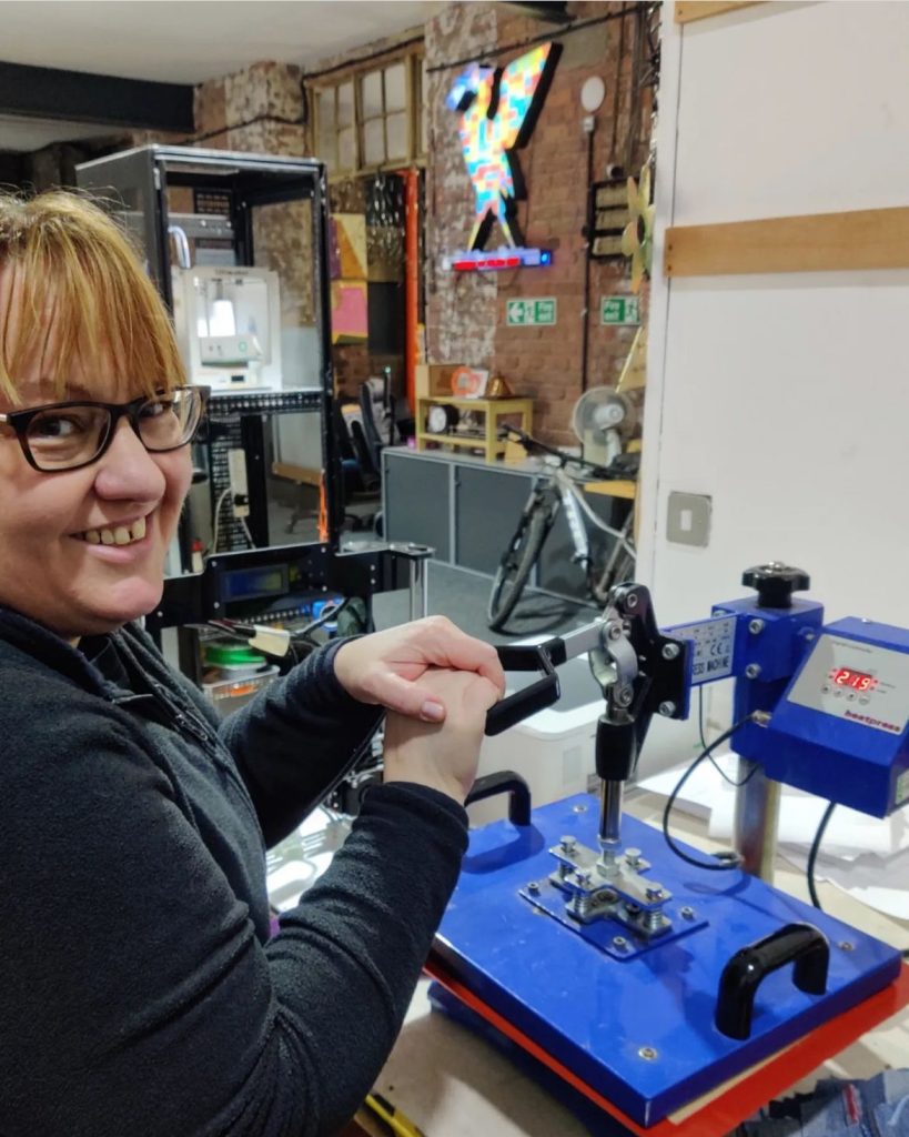 DoESLiverpool's tweet card. We’re taking over Tate Liverpool + RIBA North at Mann Island next Sunday 28th April from 13:00 to 16:00 for an afternoon of creative activities bringing together traditional textile techniques […]