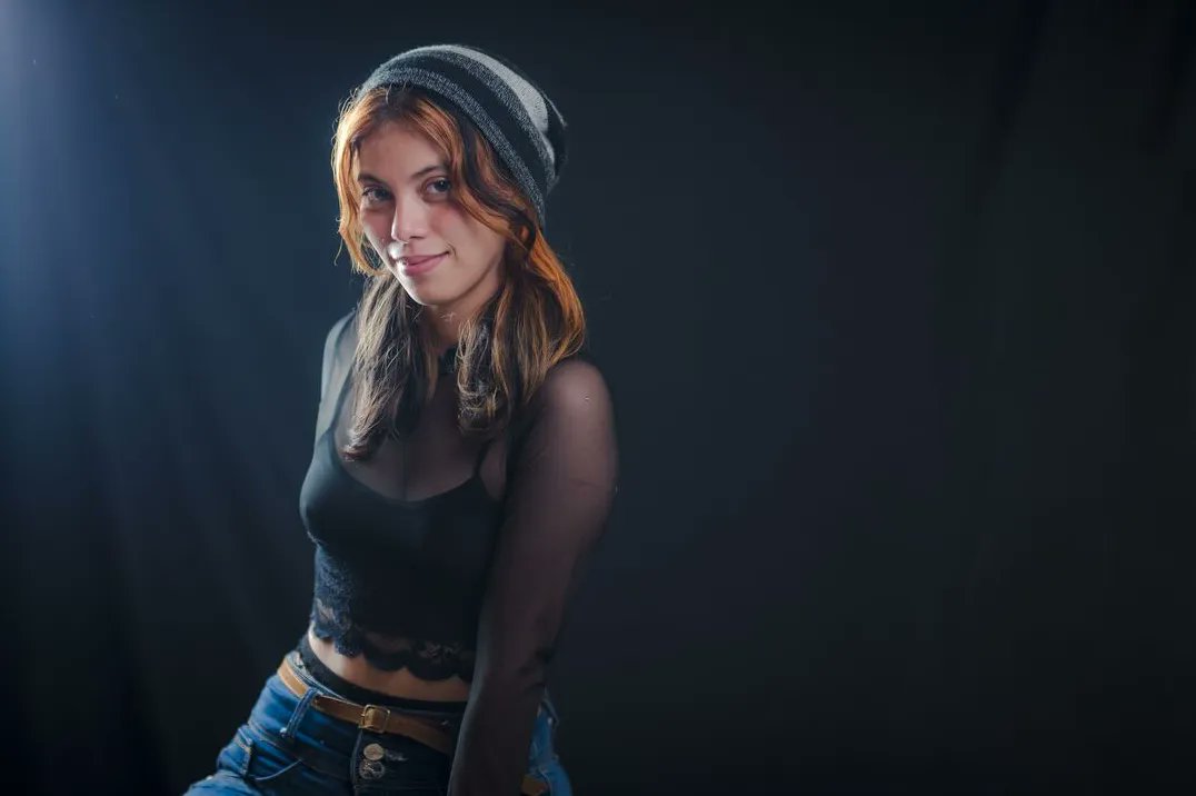 ElenaModelos's tweet card. Una de nuestras modelos webcam compartió una historia increíble. Una historia sobre los nuevos comienzos y los finales felices.