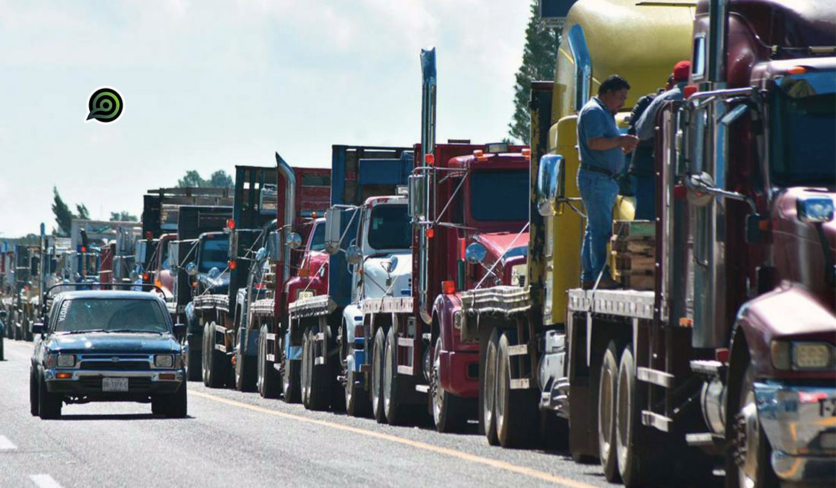 mx_informante's tweet card. Transportistas y agricultores anunciaron cierres totales de carreteras, complejos industriales y aduanas en varios estados; piden no viajar el 24 de noviembre.