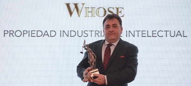 whose_ip's tweet card. L’empresa editora espanyola El Suplemento va lliurar ahir els Premios de Ley Siglo XXI, que en aquesta sisena edició han premiat, en la categoria de Propietat Intel·lectual i Industrial, l’advocat...