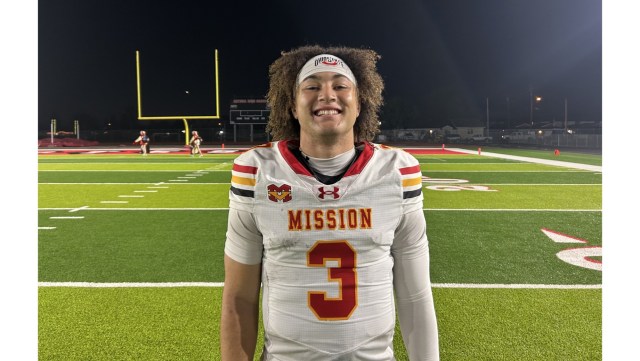 ocvarsityguy's tweet card. Top-ranked Mission Viejo enters the fourth quarter trailing, but QB Luke Fahey and teammates pull out the win with several big plays at the end.