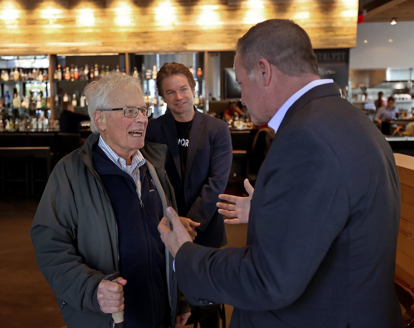 ScottKirsner's tweet card. Random meetings in the compact hub help to fuel the local biotech cluster — at least on Tuesdays through Thursdays.