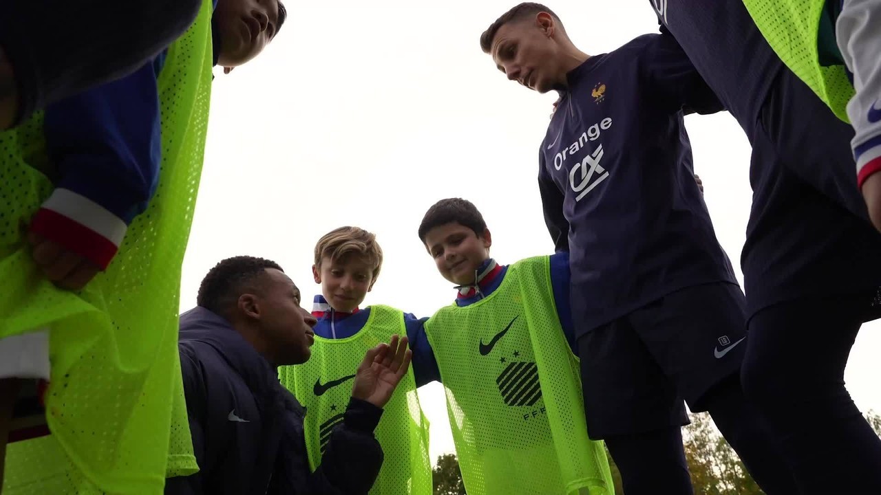 AllanCaldas75's tweet card. Repórteres e comentaristas indicam quem brilhou em agosto e setembro no futebol masculino e feminino. Kompany e Andonovski têm maior pontuação entre treinadores