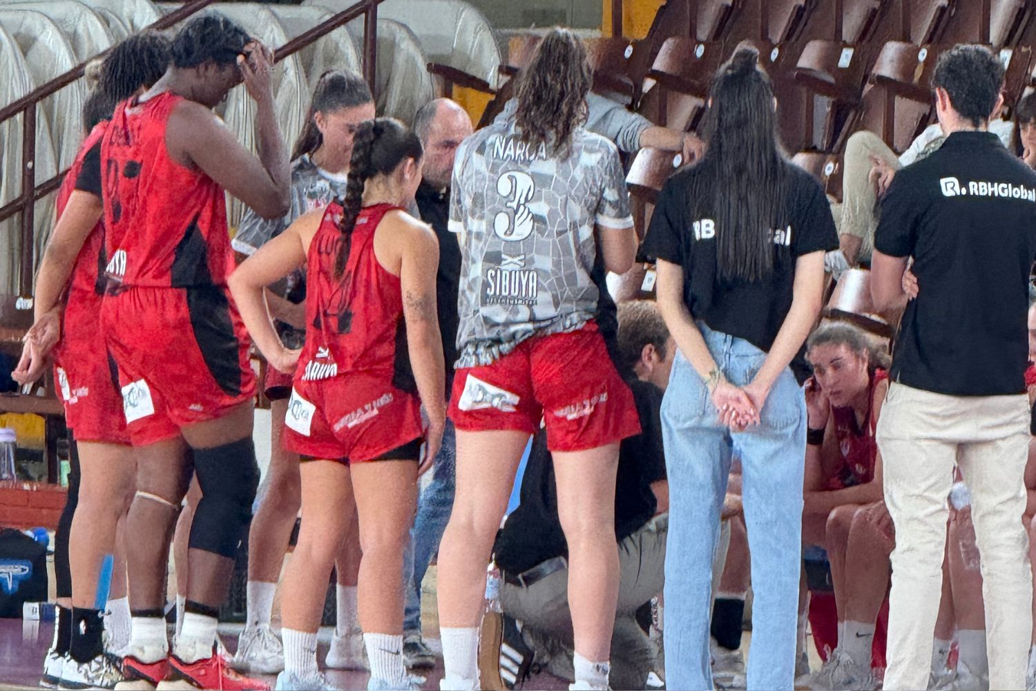 leonenjuego_'s tweet card. El MipelletYMás B.F. León regresa este sábado al Palacio de los Deportes Urbano González (20:30h) con un reto mayúsculo: mantener la inercia positiva tras su gran victoria en Mondragón y…