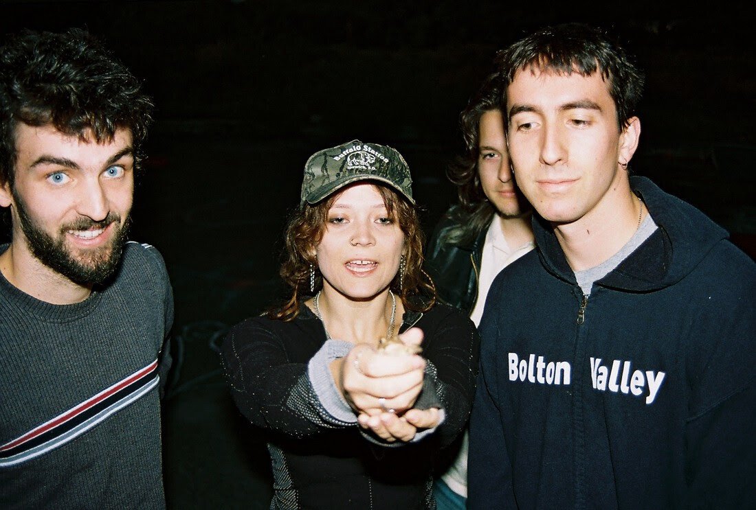 mindiesblog's tweet card. Robber Robber, cuarteto procedente de Burlington y formado por Nina Cates, Zack James, Will Krulak y Carney Hemler, anuncia su incorporación al sello Fire Talk Records y presenta su nuevo single y...