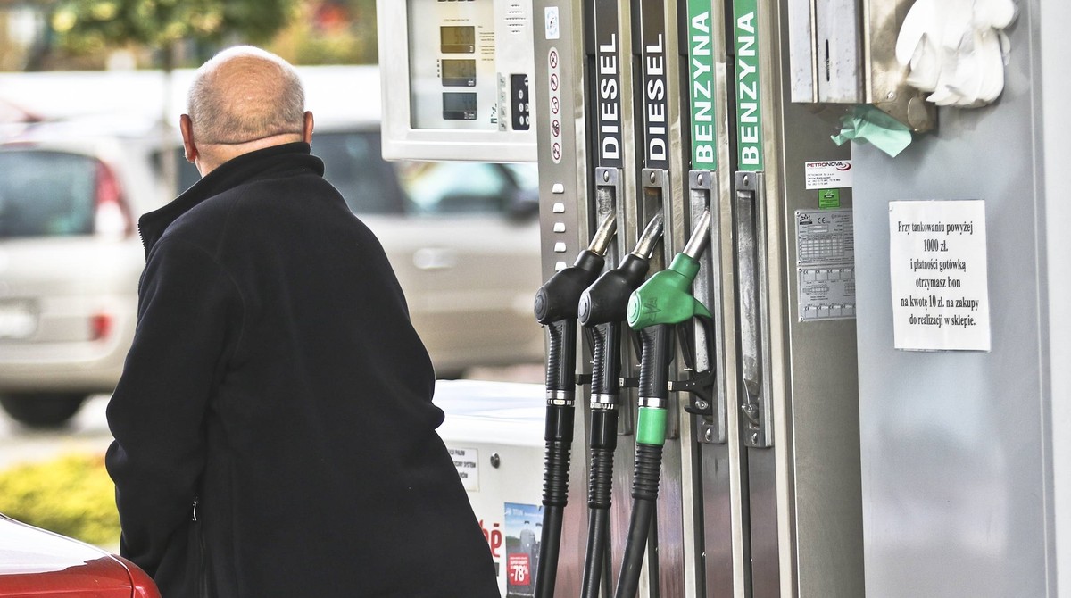 Fakt_pl's tweet card. W przyszłym tygodniu nie należy się spodziewać spektakularnych wystrzałów cen paliw — sądzą eksperci portalu e-petrol.pl. Według...