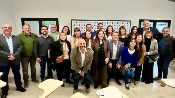 RADIOBRISAS's tweet card. En la primera sesión de su Consejo Académico, los doctores Adrián Alasino y Gabriel Angelini fueron elegidos como Decano y Vicedecano, respectivamente.