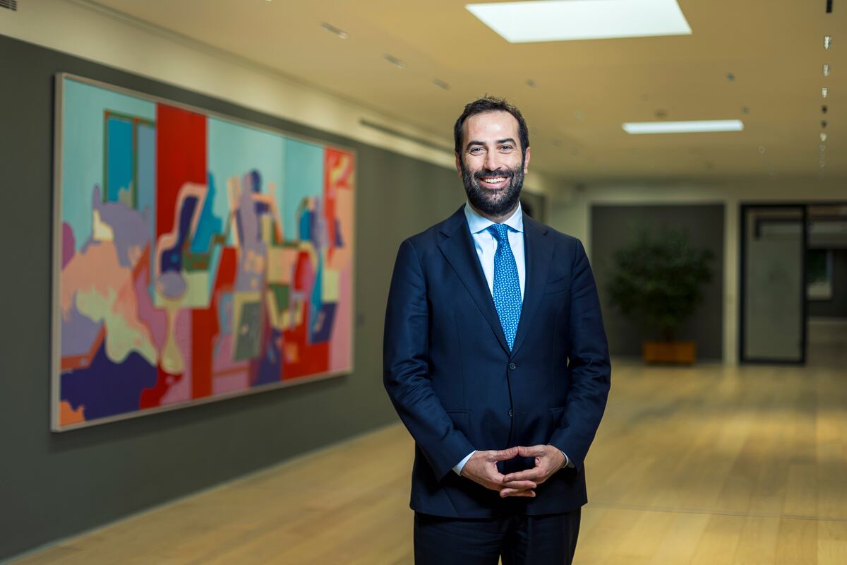 carlos_cuerpo's tweet card. El ministro de Economía espera rebajar la deuda pública por debajo del 100% del PIB para el final de la legislatura y que se superen los 22 millones de ocupados. Insiste en que la independencia del...