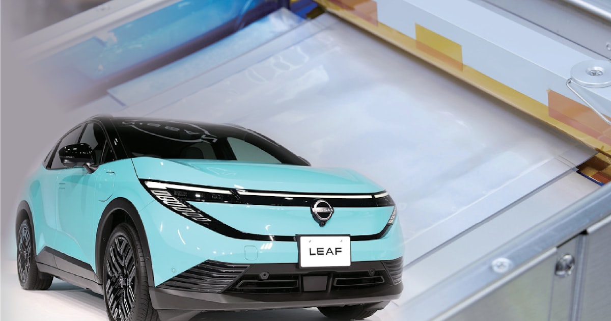 nikkei's tweet card. 日産自動車は独自の全固体電池を搭載した次世代の電気自動車（EV）発売へアクセルを踏む。電極の生産効率を高められる「ドライ電極」と呼ばれる技術を取り入れたセルの試作品で、性能目標を達成した。難関だった正極の製造にめどがたつまで開発が進んだ背景には、米新興との連携があった。米新興との出会いが契機日産で次世代電池などの技術開発を統括する土井三浩常務執行役員に開発の現状と今後の展望を聞いた。土井