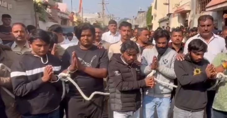 Divya_Bhaskar's tweet card. ભગવતીપરામાં યુવાન પર ધોકા-તલવાર વડે હુમલો...