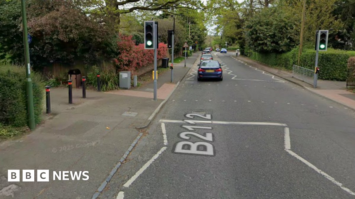 BBCSussex's tweet card. The suspect was wearing a black hooded top and black jogging bottoms with cargo pockets, say police.