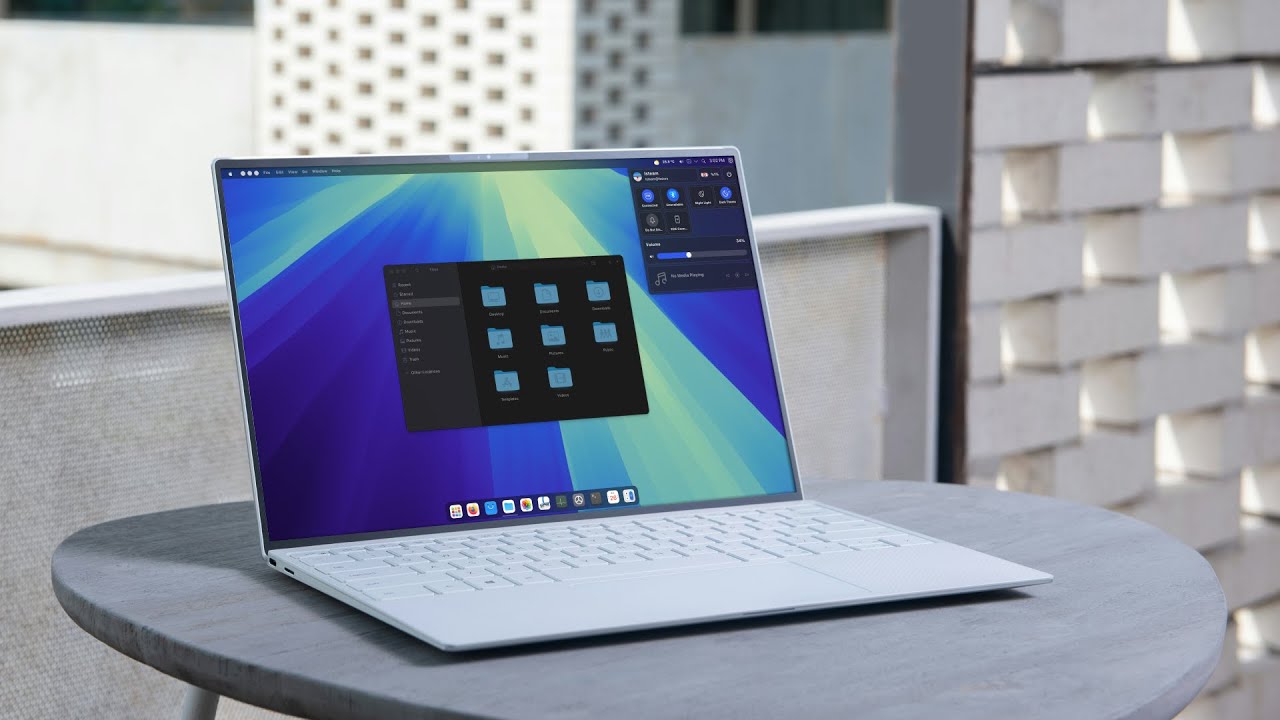 LinuxScoop's tweet card. FINAL RESULTS - CUSTOMIZE KDE PLASMA 6 LOOK LIKE MACOS