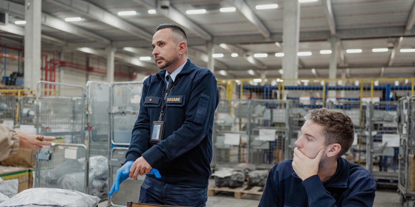 Prospec_TIC's tweet card. Liège-Bierset est devenu l’un des principaux « hubs » européens de l’e-commerce, submergé par 1,4 milliard de produits en provenance, surtout, de Chine. Un défi pour les douanes belges, qui peinent à...