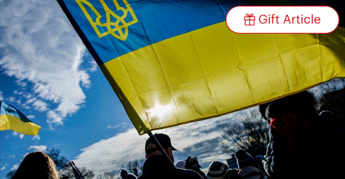 anneapplebaum's tweet card. And Biden has mere weeks to give the Ukrainians the resources they need to fight.