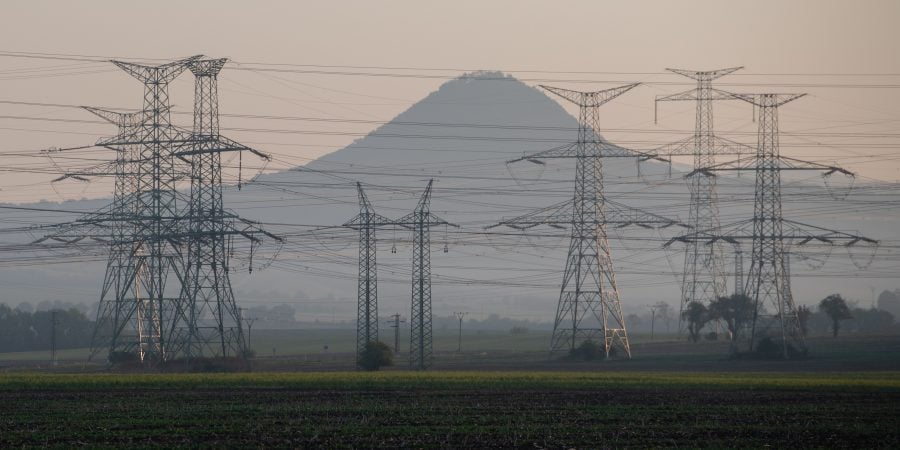 tuxmartin's tweet card. Za poslední rok v Česku výrazně narostl počet žádostí o připojení takzvaných mařičů elektřiny do distribučních sítí.