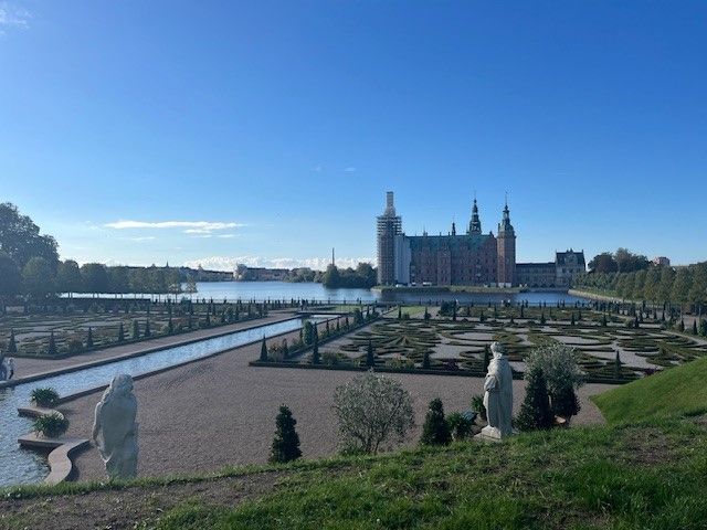 solveigrp's tweet card. Farvel til Novo Nordisk og de smukke omgivelser i Hillerød I dag fik jeg besked om, at min stilling desværre nedlægges som en del af den transformationsproces, Novo Nordisk er i gang med. Jeg er...