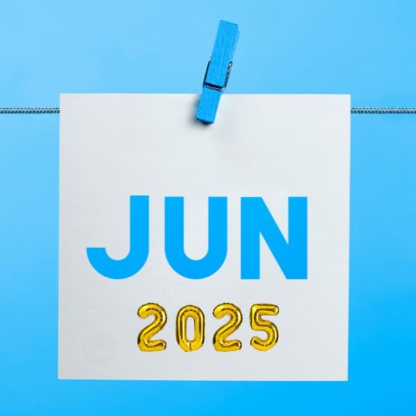 soylauraalfonso's tweet card. Junio ha sido un mes movidito para los negocios locales en Google: Volatilidad en el algoritmo,  nuevas métricas en Search Console para los resultados con IA… y Google que empieza a rechazar cambios...