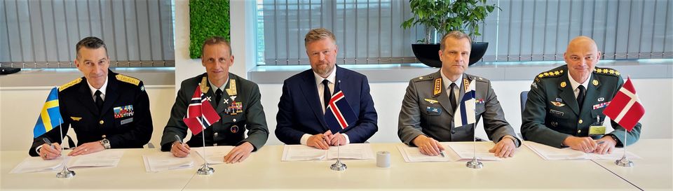 Forsvaret_no's tweet card. De nordiske forsvarssjefene har gått sammen om et felles forsvarskonsept for Norden. Det betyr mer samarbeid og styrket sikkerhet.