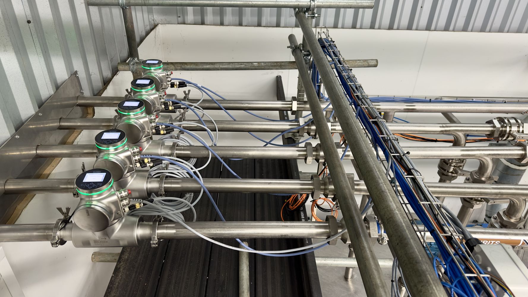 CIUKManufacture's tweet card. Drinks producer ICB Distillers wanted to reduce production costs while maintaining hygiene and product quality. Introducing Bürkert’s FLOWave flowmeter to provide accurate measurement without media...