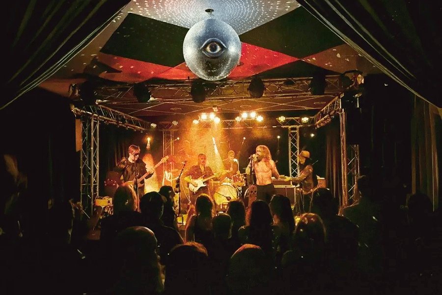 revistafreim's tweet card. El retorno de Train Conductor llega como un desvío inesperado hacia una carretera emocional donde el fuzz se mezcla con un pulso casi ritual. “Repo Anne” se