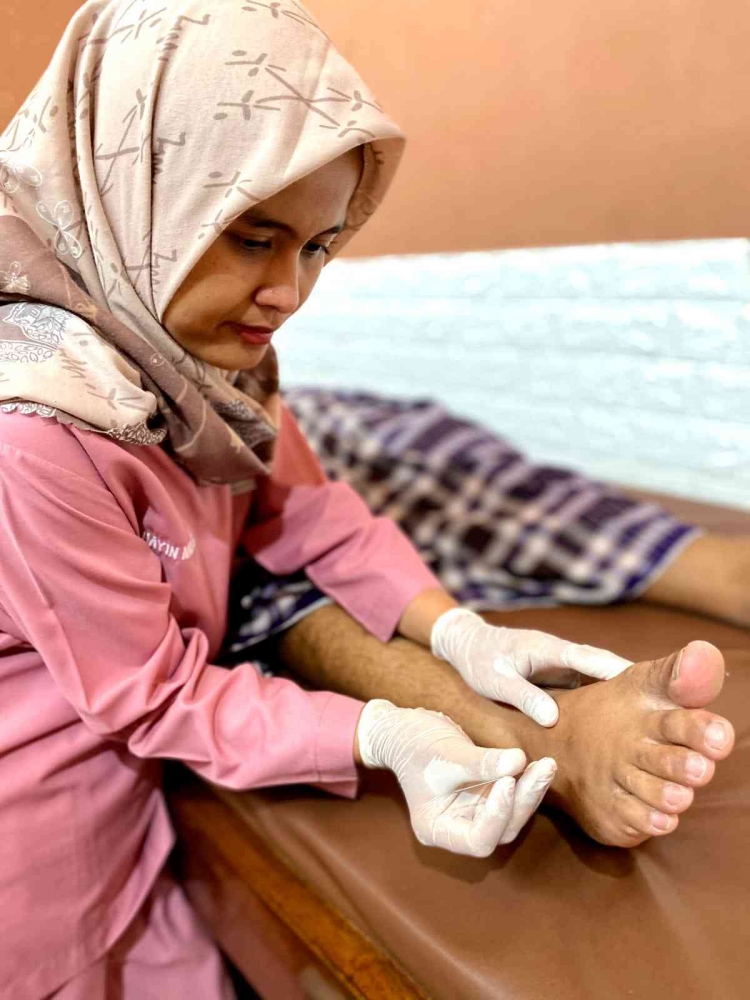 hardiatdani's tweet card. Akupunktur merupakan salah satu metode pengobatan tradisional yang kini semakin diakui manfaatnya dalam dunia medis modern, termasuk dalam mendukung p