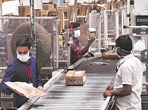 Aakar__Patel's tweet card. According to World Bank's modelled ILO estimates, only 17 countries are worse than India on LPR