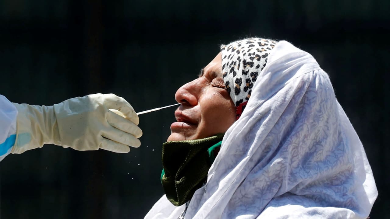 Jerusalem_Post's tweet card. The report cited findings that suggest that even past severe influenza pandemic viruses, such as the Spanish Flu, were less infectious than the novel coronavirus