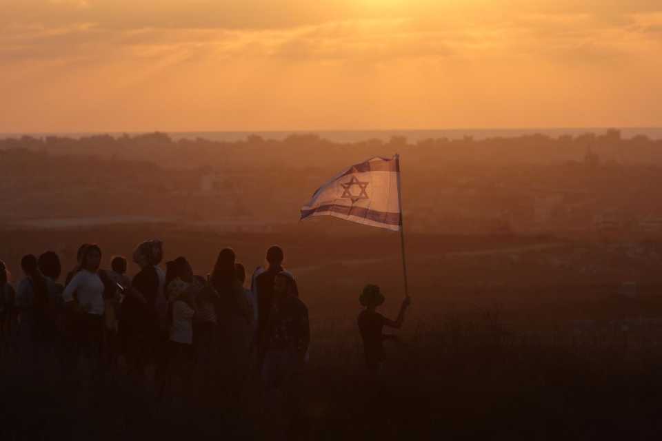 nelloscavo's tweet card. Al termine della riunione fiume di dieci ore, approvato il piano. La dura opposizione del capo dell'esercito. Un funzionario: entro il 7 ottobre i gazawi...