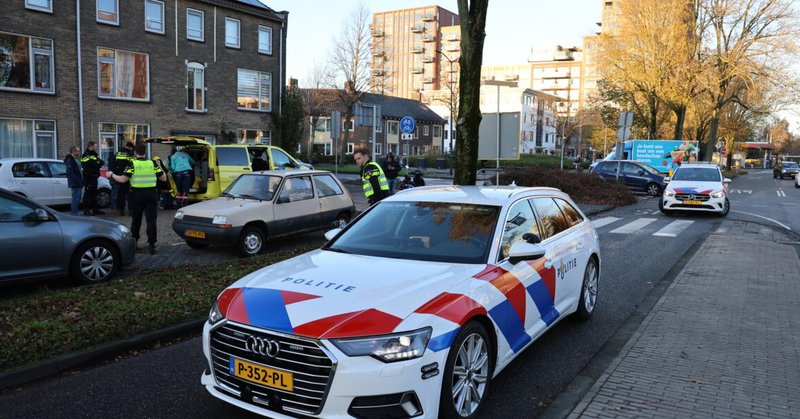 Automobilist rijdt door bij aanrijding op Lammenschansweg