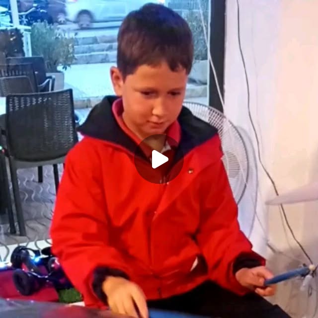 YoComproEnAlc's tweet card. Héctor 💙 Alicante (@hectordealicante) • Instagram photos and videos