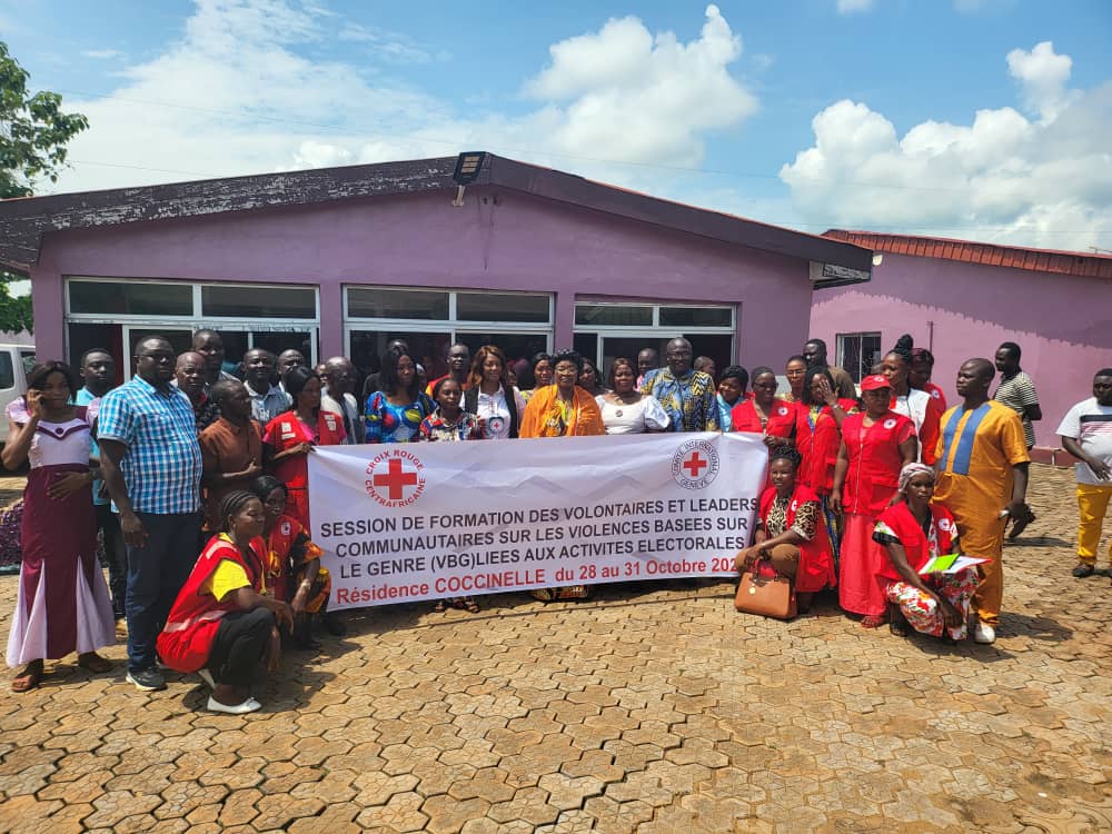 RadioGuira's tweet card. En prévision des élections de décembre 2025, la Croix-Rouge centrafricaine a organisé une formation de quatre jours à Bangui et dans d'autres villes, ciblant les volontaires et leaders communautair...