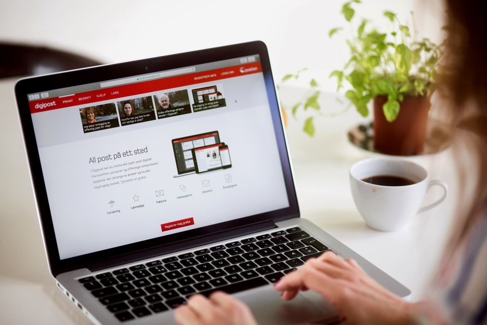 postennorge's tweet card. Postens Digipost nådde i dag én million brukere. De fleste velger den norske løsningen når de registrerer seg for en sikker digital postkasse.
