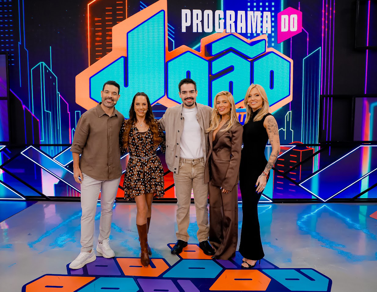 SbtChamadasPlus's tweet card. Duelo de Gerações e bastidores do Teleton com Cela movimentam o Programa do João